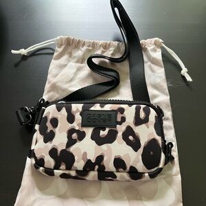 NWT DAGNE DOVER MARA NEOPRENE PHONE SLING